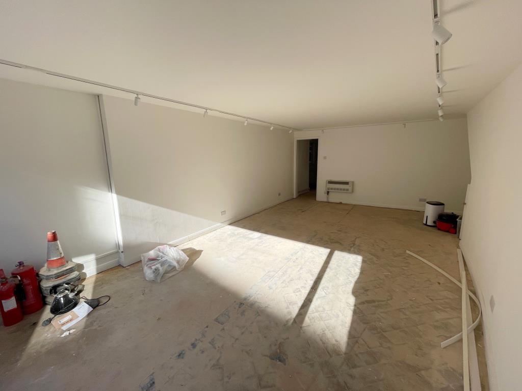 Lot: 161 - VACANT COMMERCIAL PREMISE WITH TWO FLATS ABOVE FOR COMPLETION - Main ground floor front office area